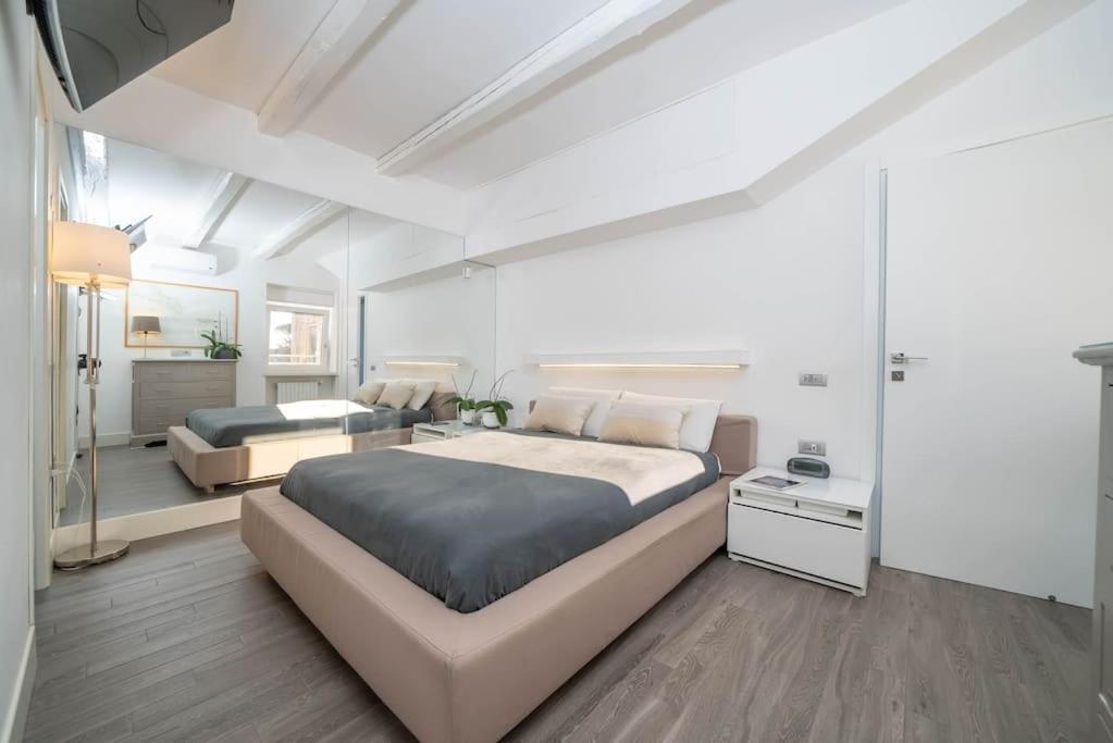 The Attic 'Panorama' Apartment เนเปิลส์ ภายนอก รูปภาพ