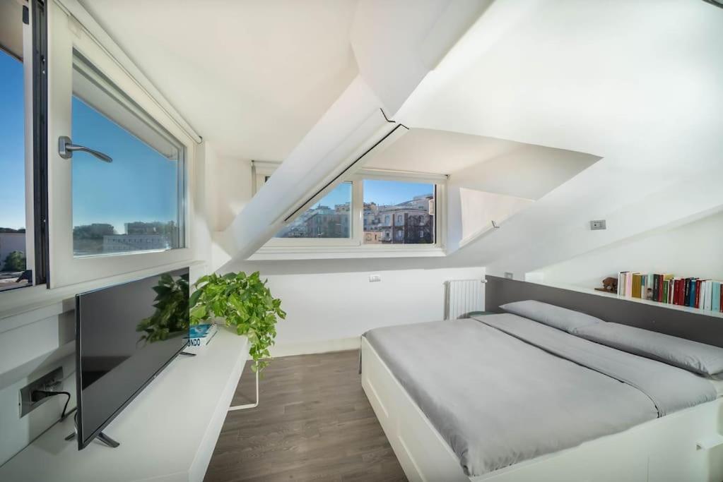 The Attic 'Panorama' Apartment เนเปิลส์ ภายนอก รูปภาพ