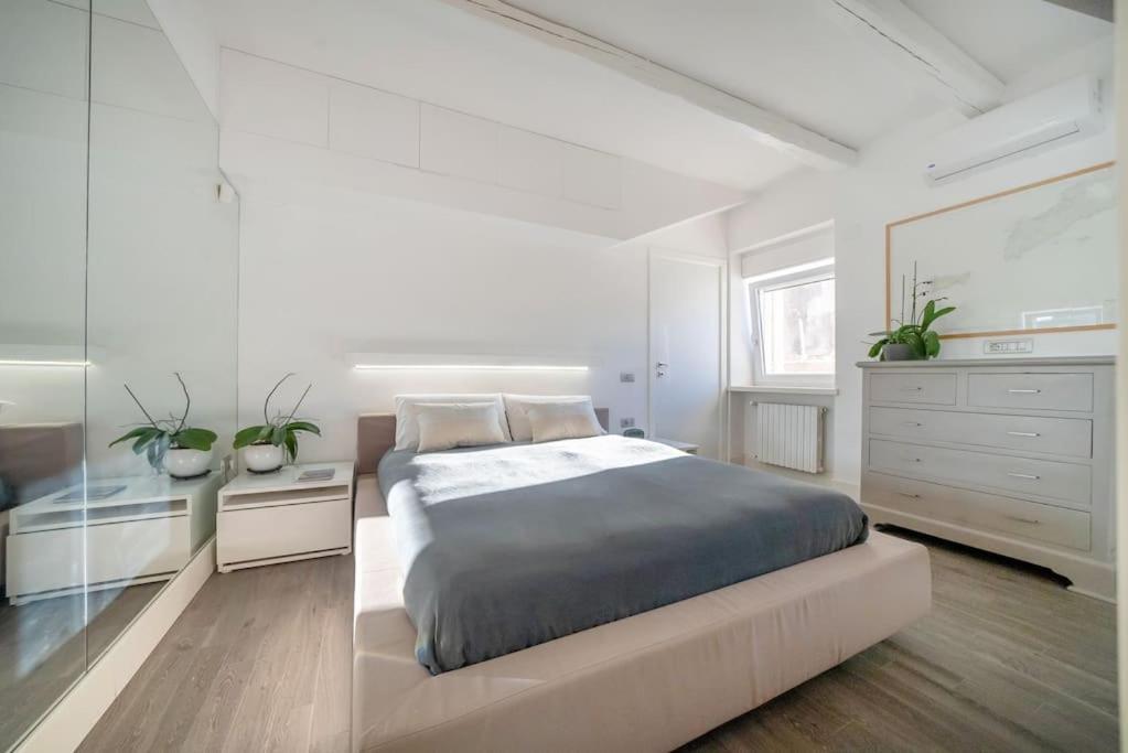 The Attic 'Panorama' Apartment เนเปิลส์ ภายนอก รูปภาพ